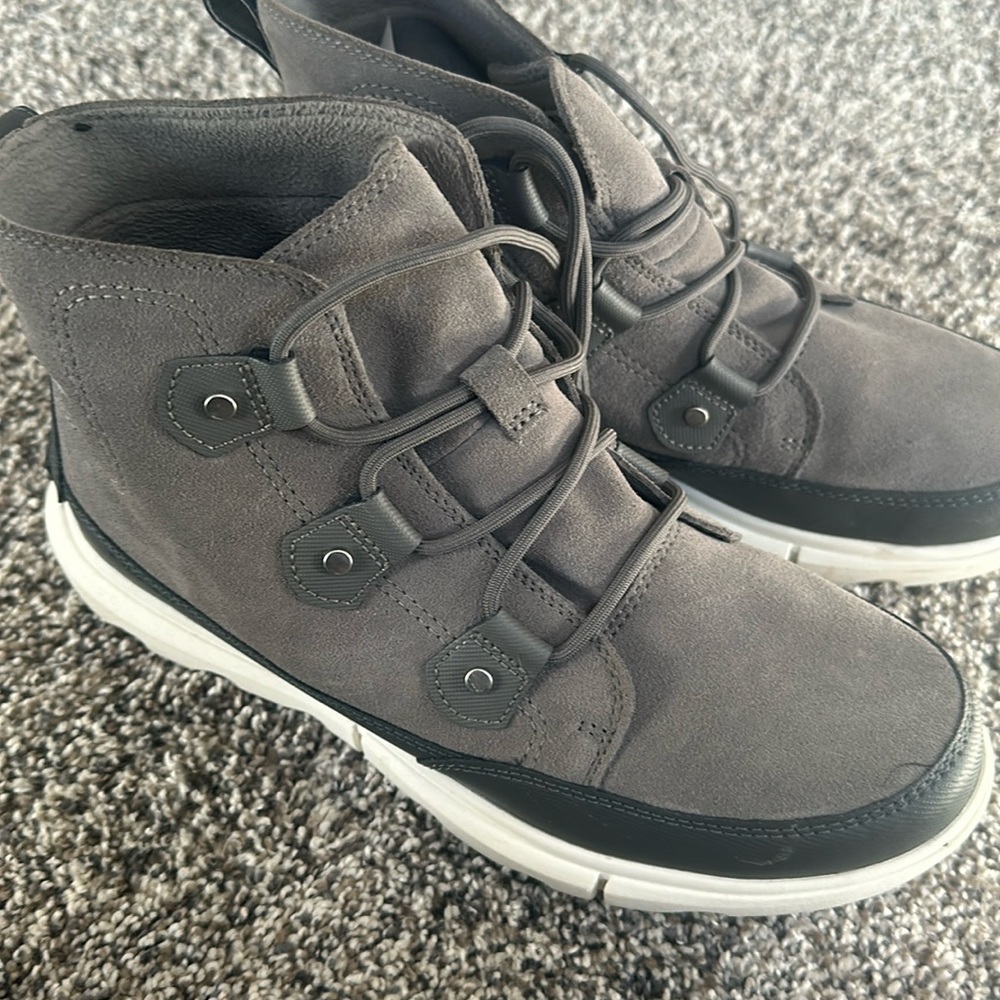 SOREL boots like new